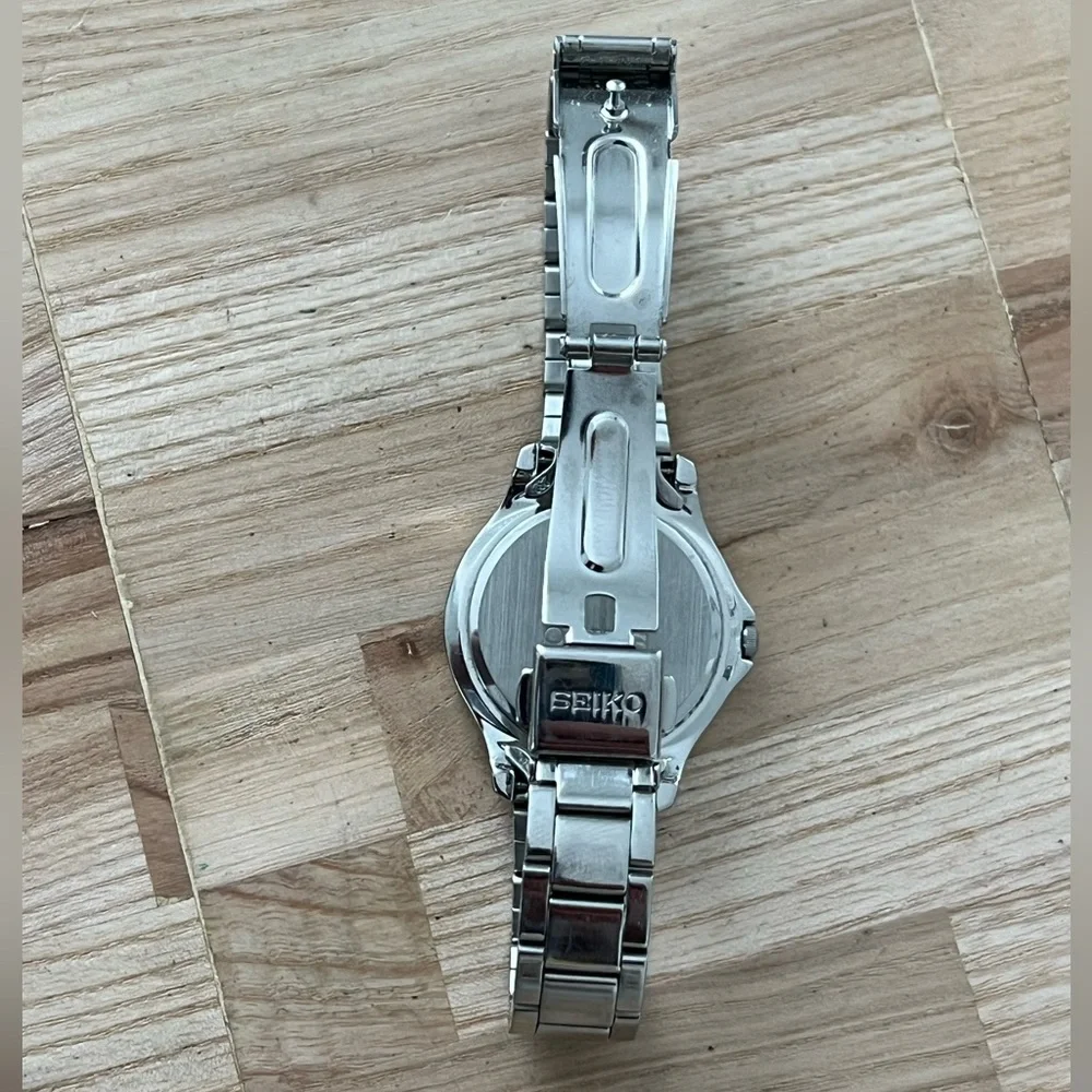 Seiko Ladies Watch Crystals Stainless Bracelet Dial Hands Date Window